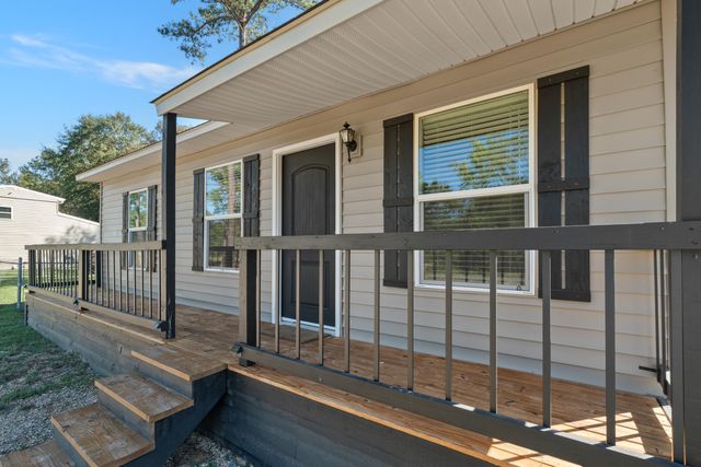 76 Entrekin Rd., Lumberton, MS 39455