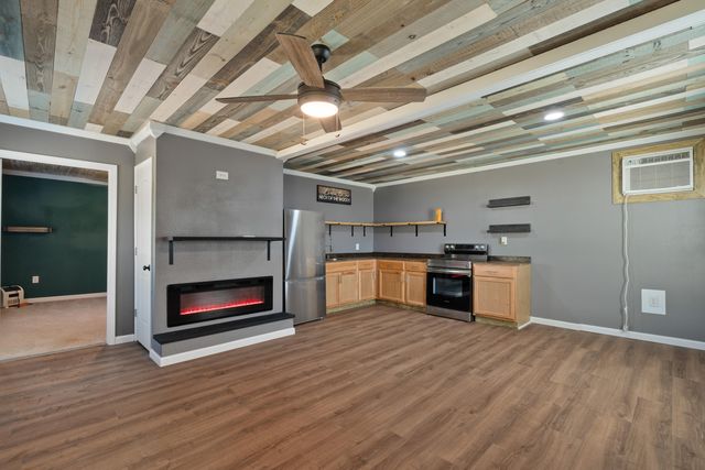 76 Entrekin Rd., Lumberton, MS 39455