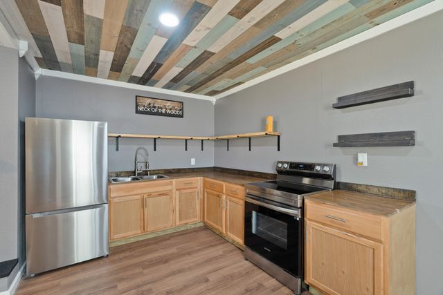 76 Entrekin Rd., Lumberton, MS 39455