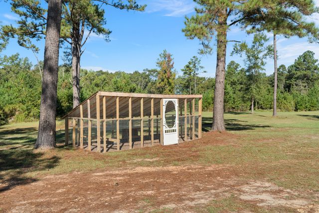 76 Entrekin Rd., Lumberton, MS 39455