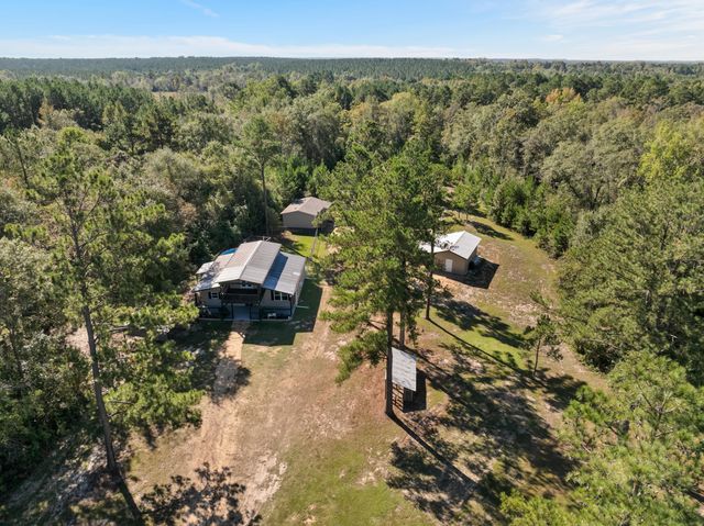 76 Entrekin Rd., Lumberton, MS 39455