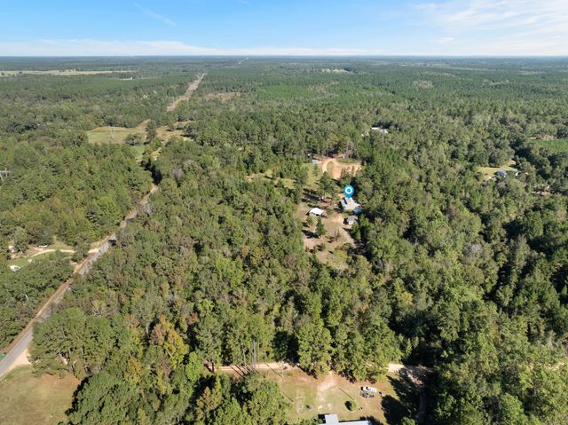 76 Entrekin Rd., Lumberton, MS 39455