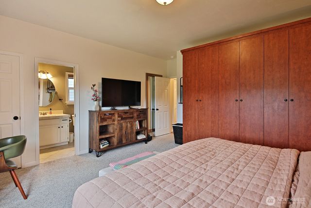 4900 Spinnaker Drive, Freeland, WA 98249