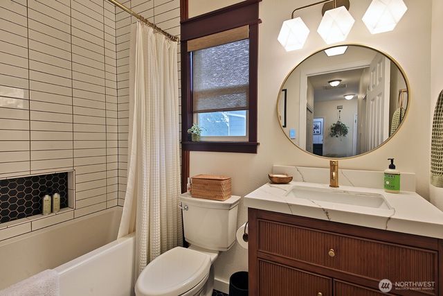 4900 Spinnaker Drive, Freeland, WA 98249