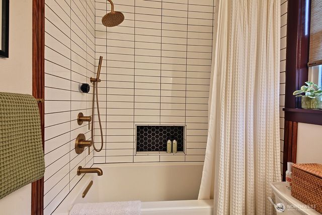 4900 Spinnaker Drive, Freeland, WA 98249