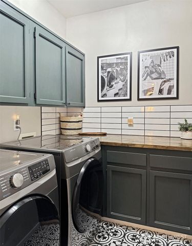 4900 Spinnaker Drive, Freeland, WA 98249