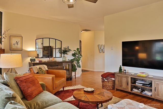 4900 Spinnaker Drive, Freeland, WA 98249