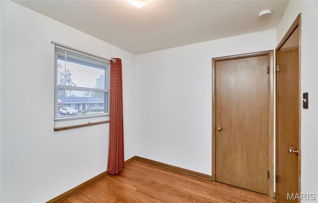 9826 Glenmont Drive, St Louis, MO 63123