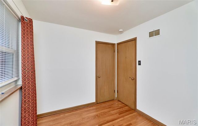 9826 Glenmont Drive, St Louis, MO 63123