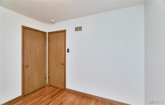 9826 Glenmont Drive, St Louis, MO 63123