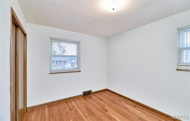 9826 Glenmont Drive, St Louis, MO 63123