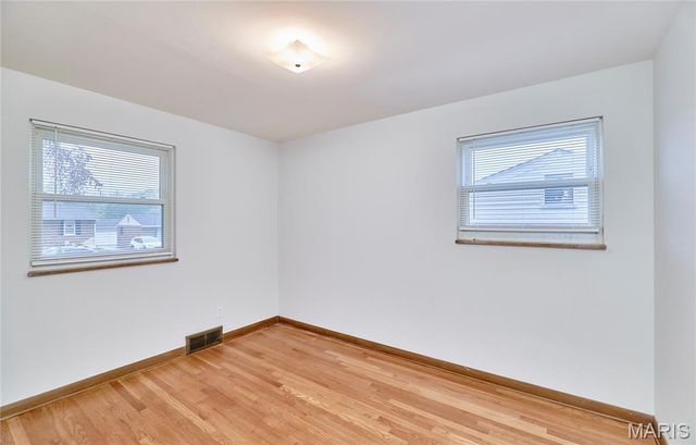 9826 Glenmont Drive, St Louis, MO 63123