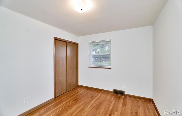 9826 Glenmont Drive, St Louis, MO 63123