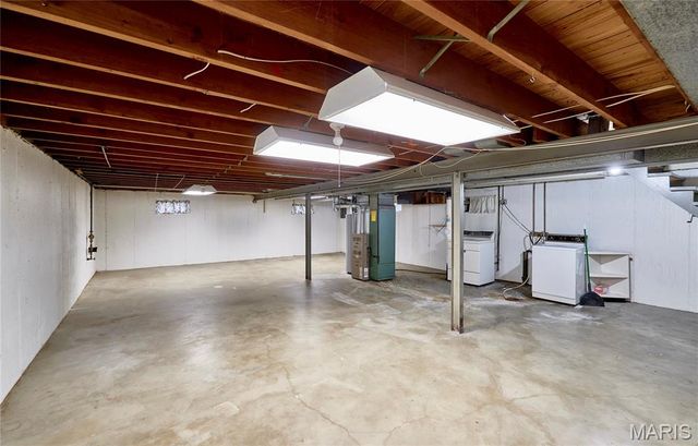 9826 Glenmont Drive, St Louis, MO 63123