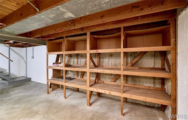 9826 Glenmont Drive, St Louis, MO 63123