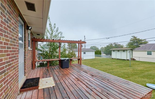 9826 Glenmont Drive, St Louis, MO 63123