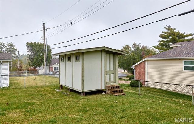 9826 Glenmont Drive, St Louis, MO 63123