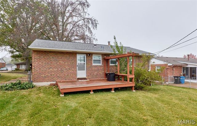 9826 Glenmont Drive, St Louis, MO 63123