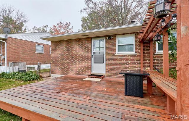 9826 Glenmont Drive, St Louis, MO 63123