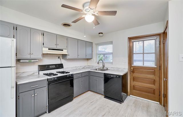 9826 Glenmont Drive, St Louis, MO 63123