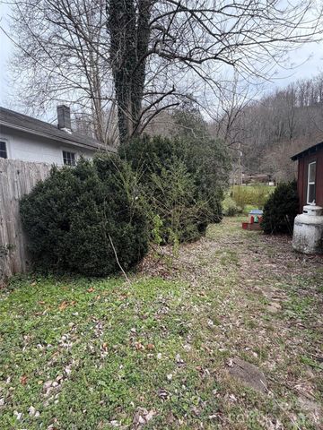 28 Red Bridge Lane, Sylva, NC 28779