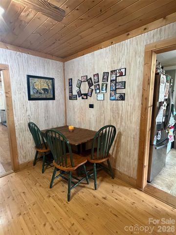 28 Red Bridge Lane, Sylva, NC 28779