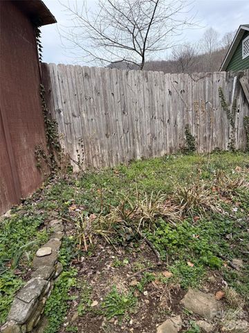 28 Red Bridge Lane, Sylva, NC 28779