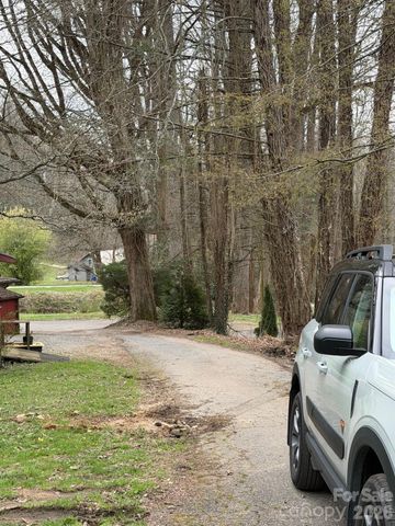 28 Red Bridge Lane, Sylva, NC 28779