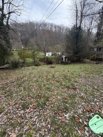 28 Red Bridge Lane, Sylva, NC 28779