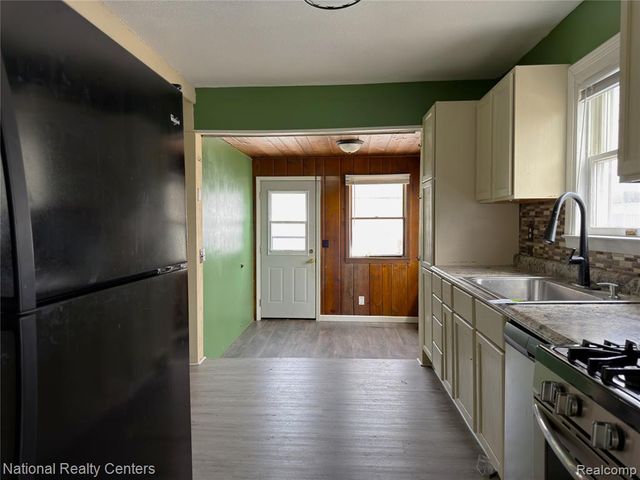 44 Chaney Street, Belleville, MI 48111