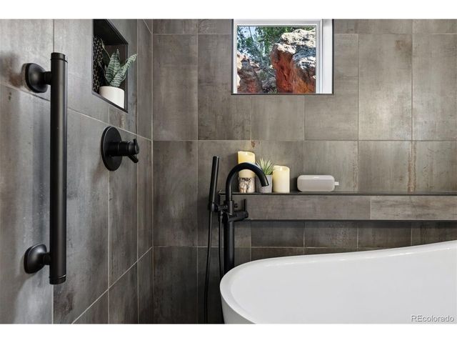 127 Via Vallecito, Manitou Springs, CO 80829