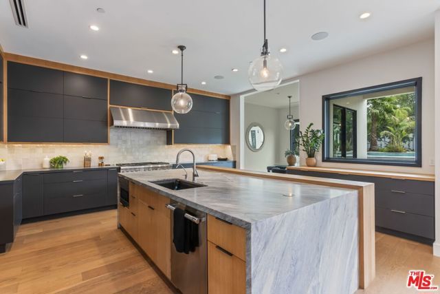 18938 Wells Drive, Tarzana (los Angeles), CA 91356