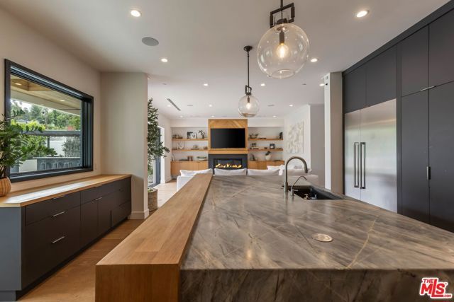 18938 Wells Drive, Tarzana (los Angeles), CA 91356