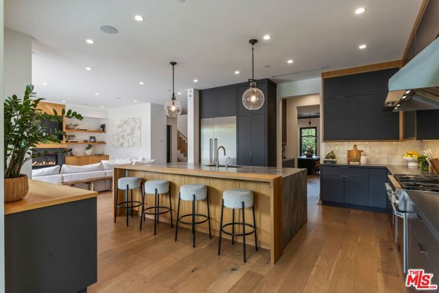18938 Wells Drive, Tarzana (los Angeles), CA 91356