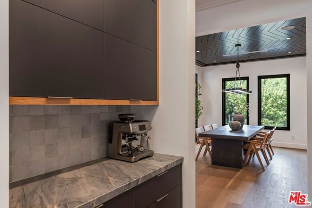 18938 Wells Drive, Tarzana (los Angeles), CA 91356