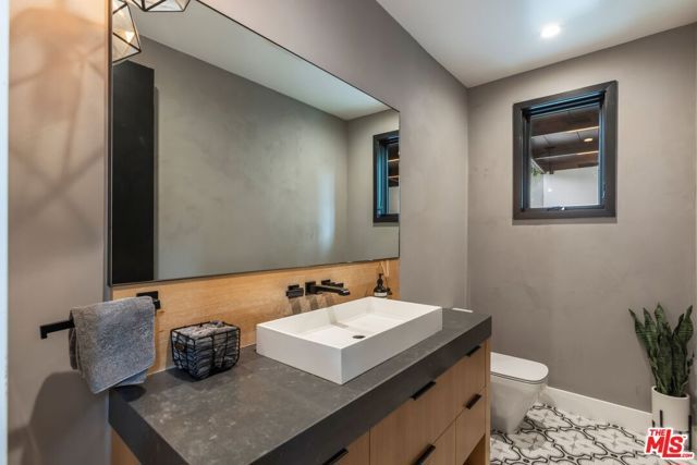 18938 Wells Drive, Tarzana (los Angeles), CA 91356