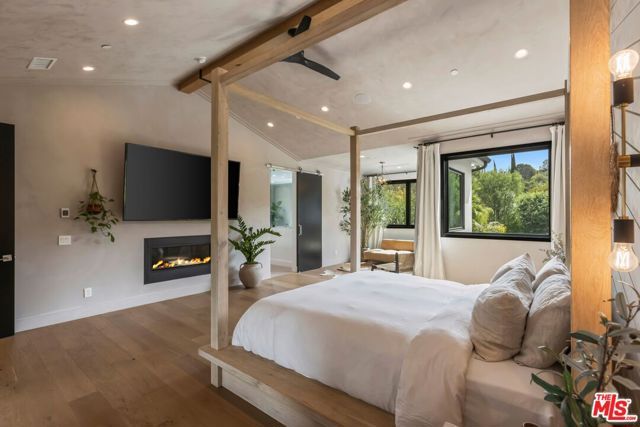 18938 Wells Drive, Tarzana (los Angeles), CA 91356