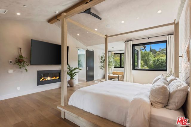 18938 Wells Drive, Tarzana (los Angeles), CA 91356