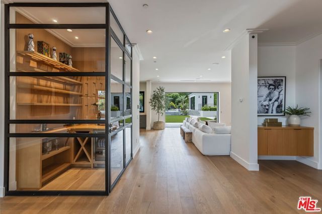 18938 Wells Drive, Tarzana (los Angeles), CA 91356