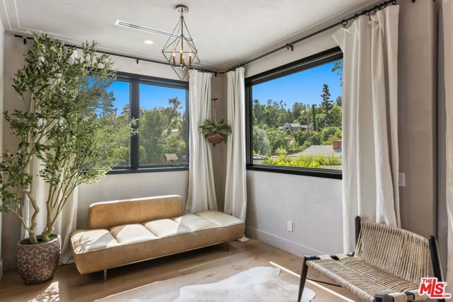 18938 Wells Drive, Tarzana (los Angeles), CA 91356