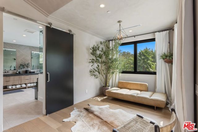 18938 Wells Drive, Tarzana (los Angeles), CA 91356