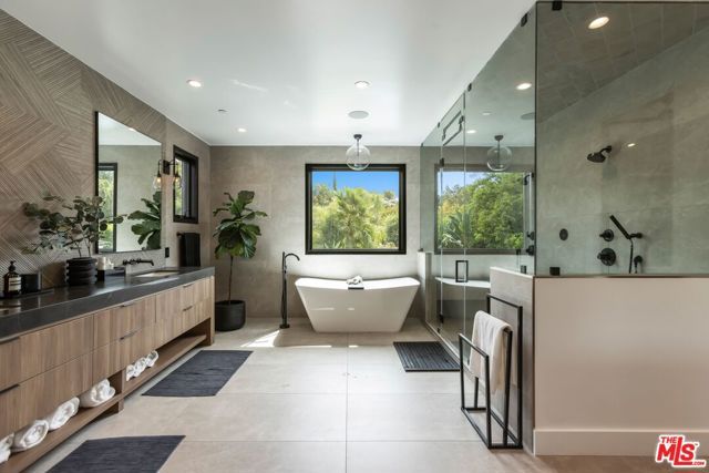 18938 Wells Drive, Tarzana (los Angeles), CA 91356