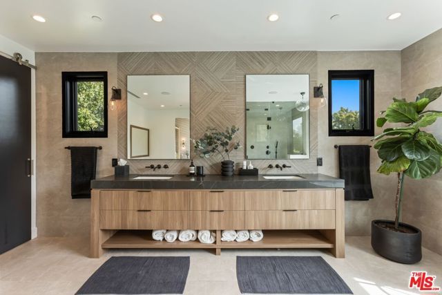 18938 Wells Drive, Tarzana (los Angeles), CA 91356