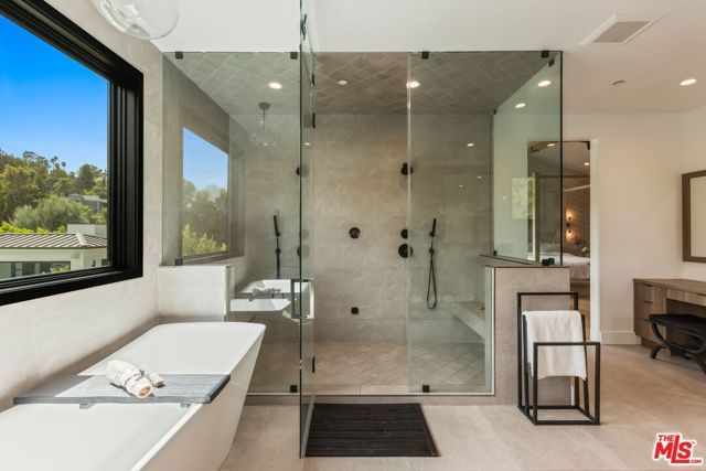 18938 Wells Drive, Tarzana (los Angeles), CA 91356
