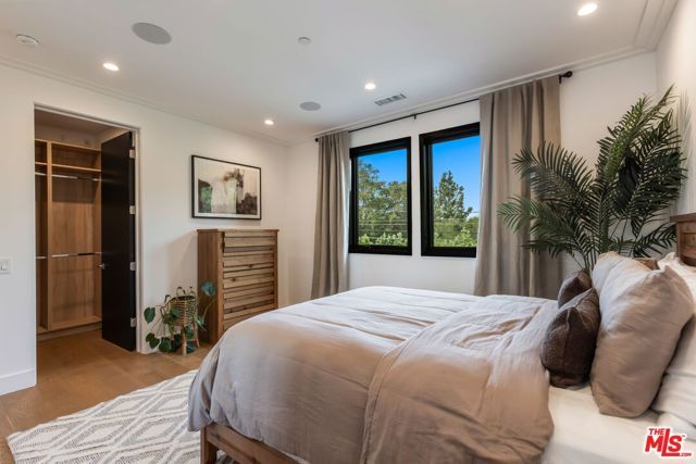 18938 Wells Drive, Tarzana (los Angeles), CA 91356