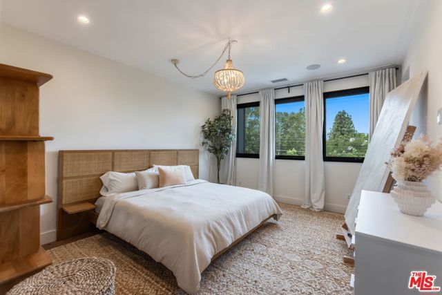 18938 Wells Drive, Tarzana (los Angeles), CA 91356
