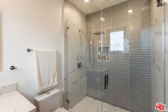 18938 Wells Drive, Tarzana (los Angeles), CA 91356