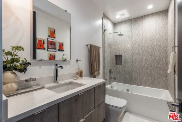 18938 Wells Drive, Tarzana (los Angeles), CA 91356