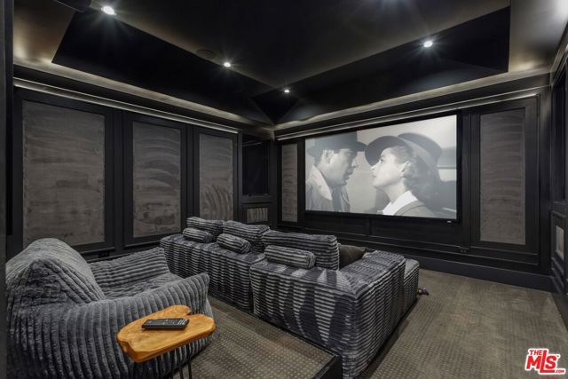 18938 Wells Drive, Tarzana (los Angeles), CA 91356