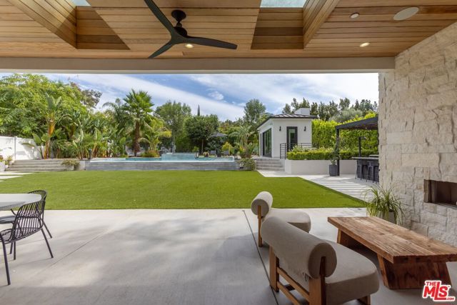 18938 Wells Drive, Tarzana (los Angeles), CA 91356